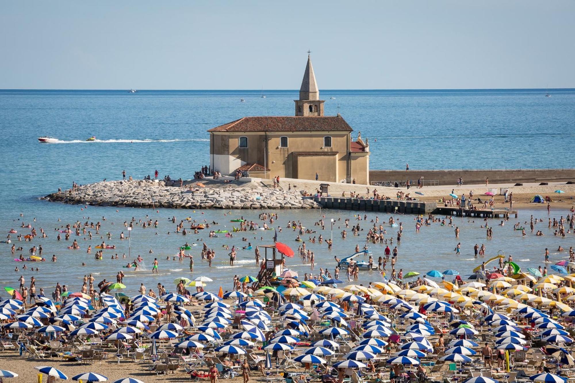 Ferrari Apartments Ponente Caorle Eksteriør bilde